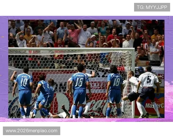 本届世界杯首个乌龙球的精彩瞬间,展现了足球比赛中的意外与精彩 本届世界杯首个乌龙球的精彩瞬间,展现了足球比赛中的意外与精彩