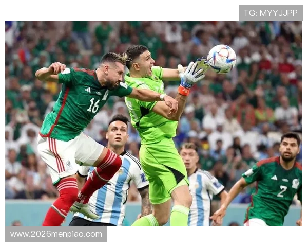 最新世界杯专用足球图片合集，高清细节展现专业比赛的精彩瞬间